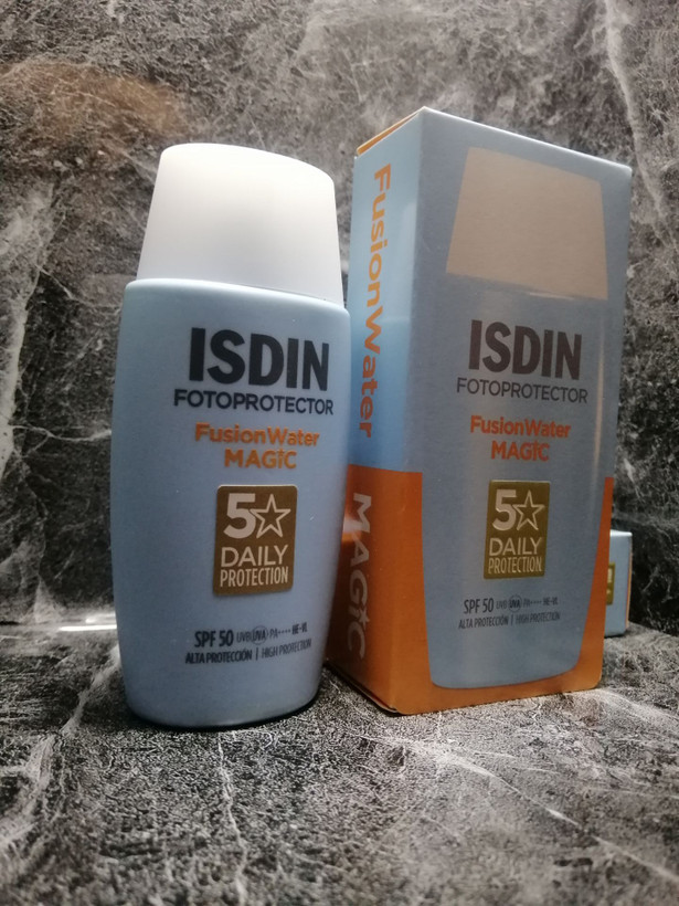 ضد آفتاب ایزدین فیوژن واتر مجیک بدون رنگ SPF50